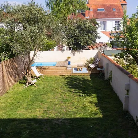 Maison Avec Piscine & Jardin- Centre