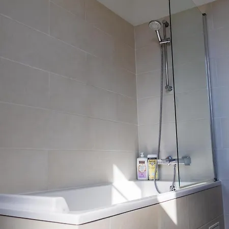 بيت ضيافة Maison Avec Piscine & Jardin- Centre 4*